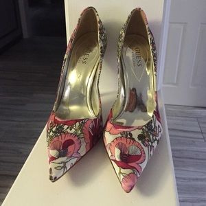 Beautiful floral guess heels