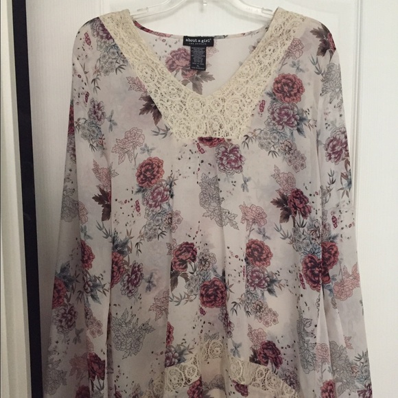 Elegant sheer top. No stains or rips. Great top!