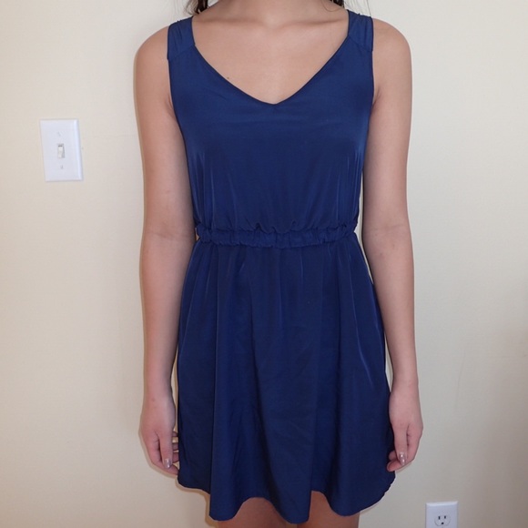 Simple and classy blue sleeveless dress.