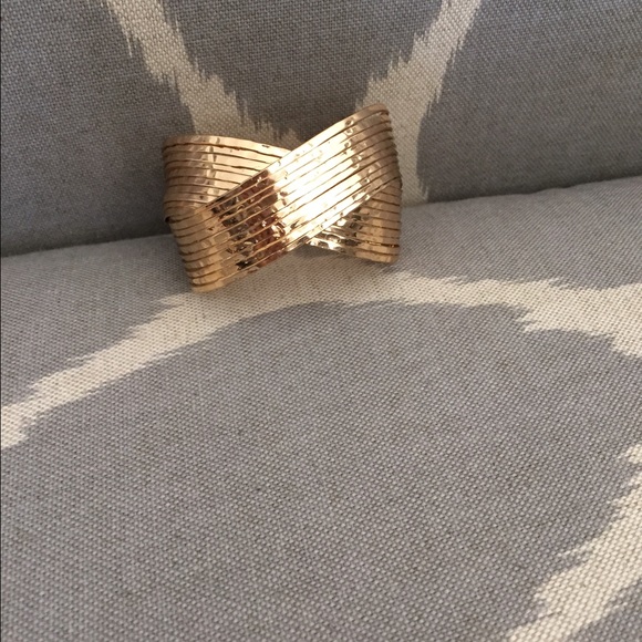 Gold cuffs - Picture 1 of 3