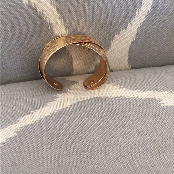 Gold cuffs - Picture 3 of 3