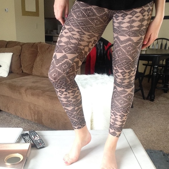 Tribal print leggings, small