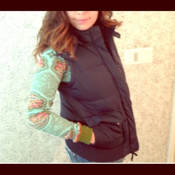 Gap down filled Navy Puffy Vest - Size Small