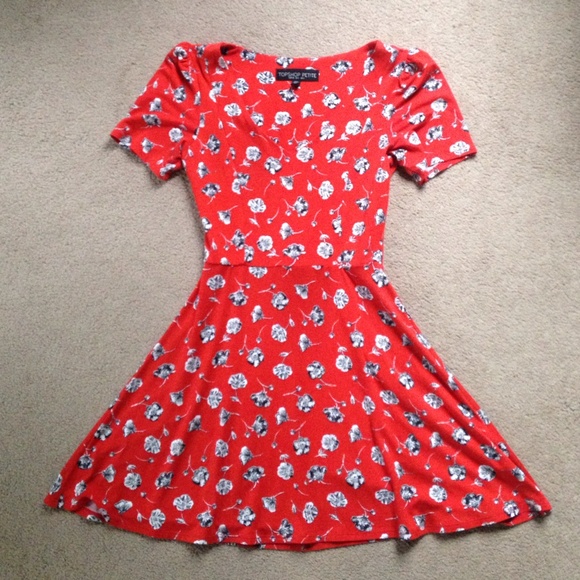 Topshop Dresses & Skirts - 💥FINAL PRICE! Topshop Floral Dress!