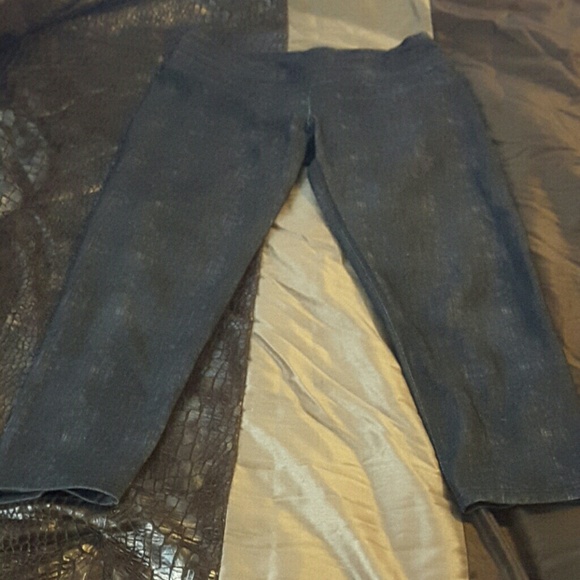 Denim-like workout capris - Picture 1 of 2