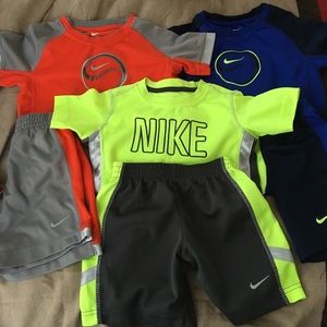 3 NIKE SHORT SETS (BOYS 4T)