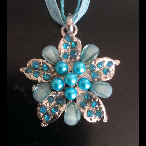 Cute Blue Flower Necklace