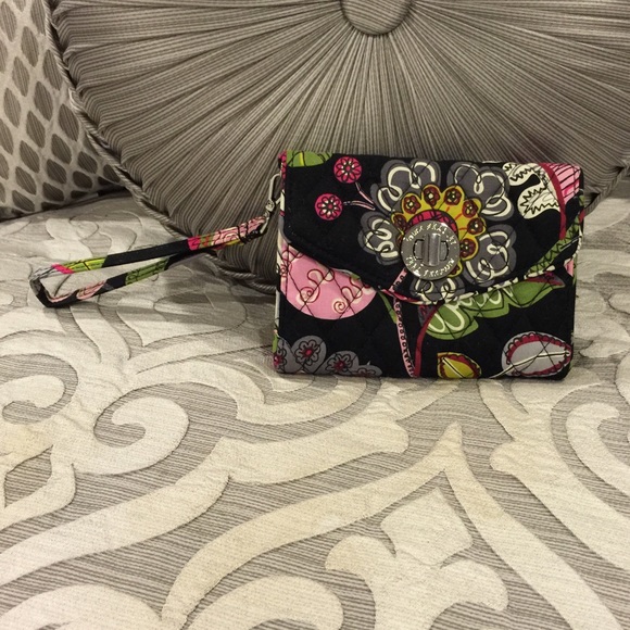 vera bradley wristlet