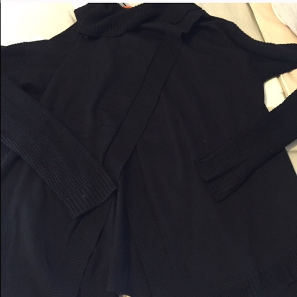 Last one๐ soft split back top - Picture 3 of 4