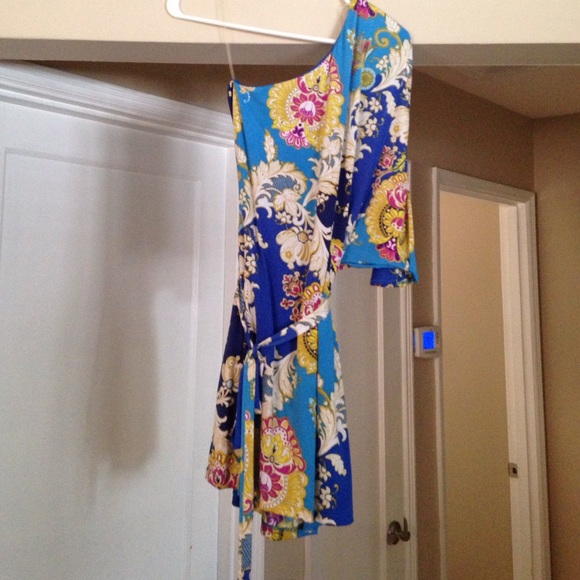One shoulder dress