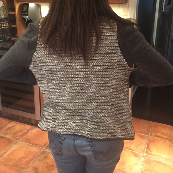 BNWT OLIVE & OAK DRAPE SWEATER GREY SZ M - Picture 3 of 4