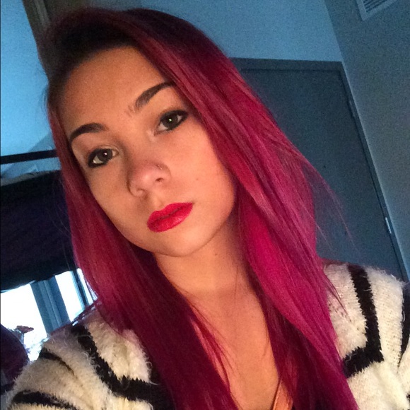 Meet your Posher, Krystina😘😘 - Picture 3 of 4