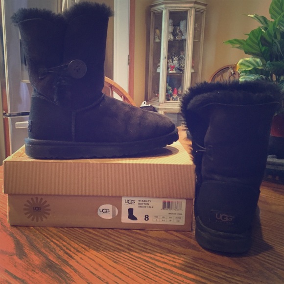 Black Bailey button UGG boots