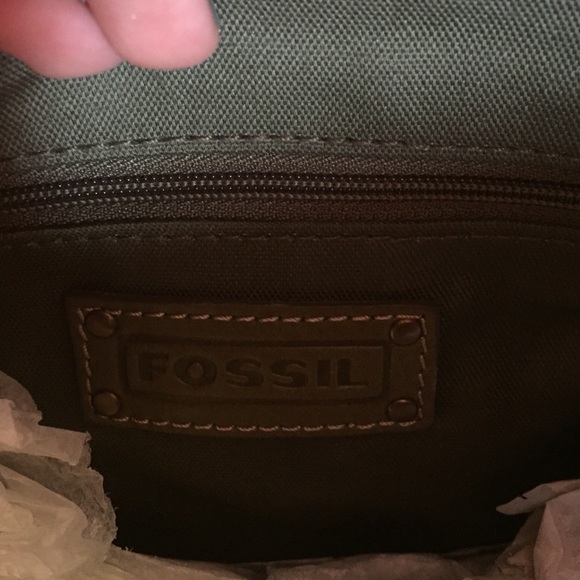 Green authentic Fossil Brand purse - Picture 4 of 4