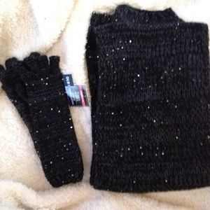 Nwt old navy scarf and gloves set⭐️