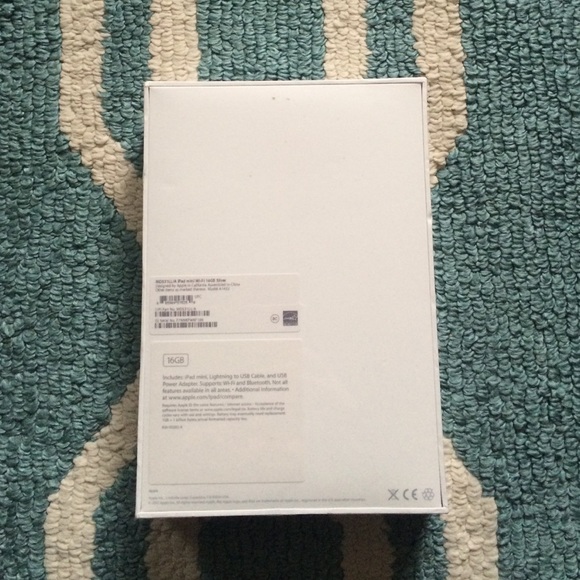 NWT IPad Mini 16GB Silver - Picture 2 of 4