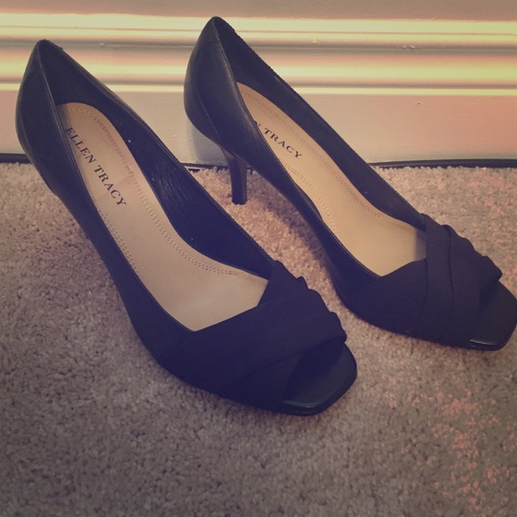 Dress shoes