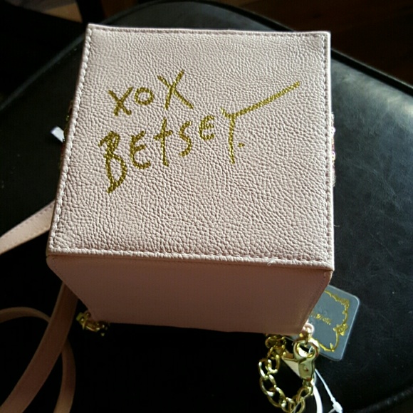 🌞SOLD🌞. Betsey Johnson handbag - Picture 4 of 4