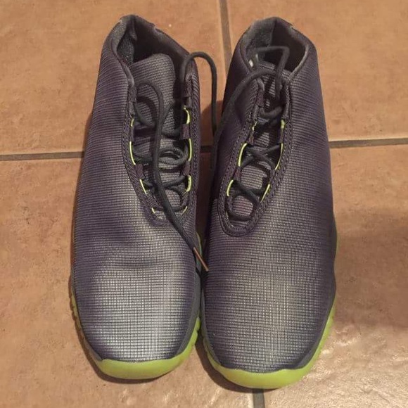 worn once. still have the box 10/10 condition