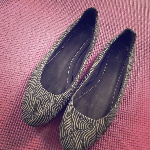 Canvas ballet flat