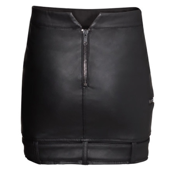 🆕H&M Faux Leather Mini Skirt Zipper Accent Black - Picture 2 of 4