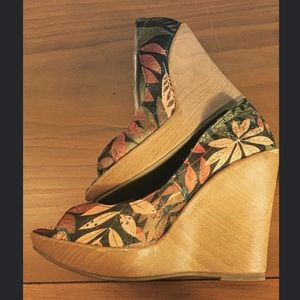 GORGEOUS 🍂🌿 Printed Wedges 🍃🍁