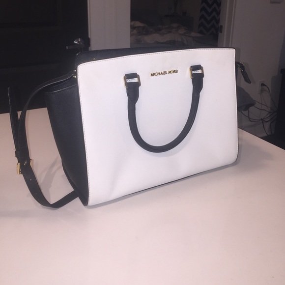 Michael Kors Handbags - Michael Kors Bag- Authentic never used.