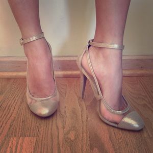 Gold glittered heels with tan mesh.