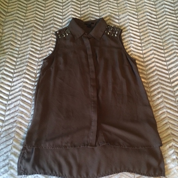 Brown spike button up😏