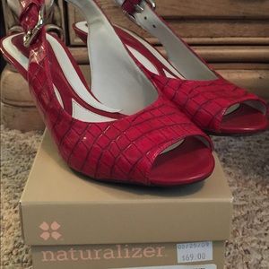 New Naturalizer Voluminous Shiny Red Sandal 8 M
