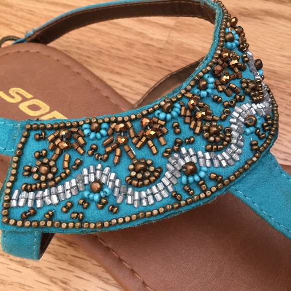 Gorgeous beaded real sandal.