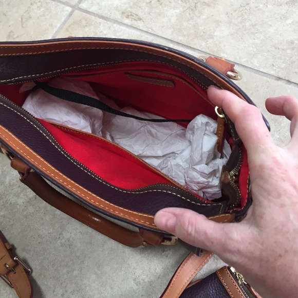 Dooney and Bourke medium satchel with pouch - Picture 2 of 3