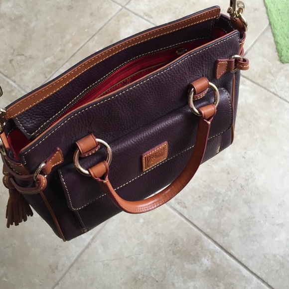 Dooney and Bourke medium satchel with pouch - Picture 3 of 3