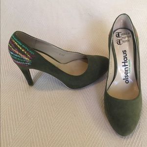 OlsenHaus olive green pumps. Size 7.