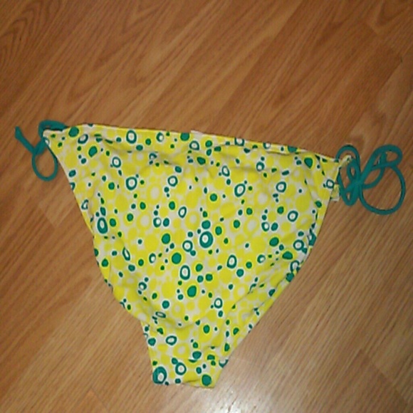 Bikini - Picture 2 of 3