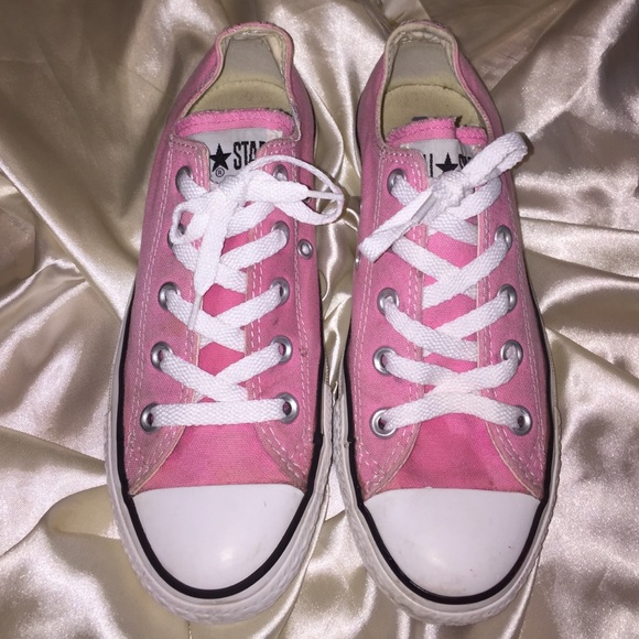 Bubblegum Pink Lo Top Converse Sneakers Size 6 EUC