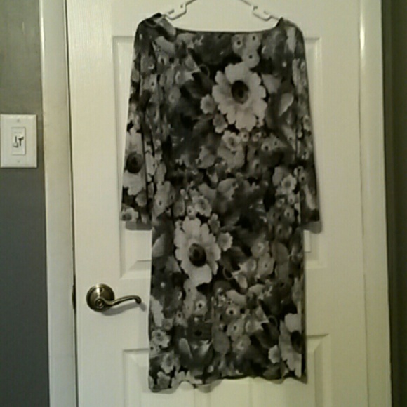Dress - Picture 3 of 3