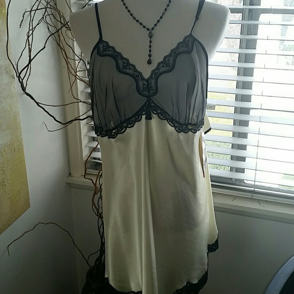 Shirley of Hollywood  Chemise , ivory size 1x