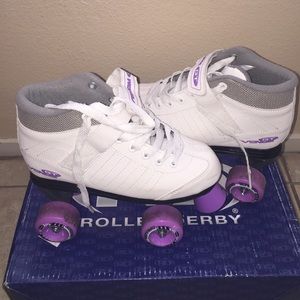 Girls roller derby venom skates! Almost new!