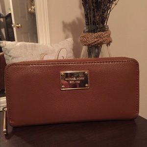 Michael Kors Jet Set Travel Continental Wallet