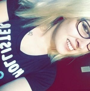 Meet your Posher, Desiree