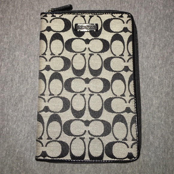 🎉 Coach Tablet Case 🎉 Fits IPad / 7 - 8 Inch 🎉