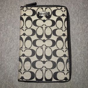 🎉 Coach Tablet Case 🎉 Fits IPad / 7 - 8 Inch 🎉