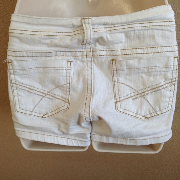 Size 9 Short shorts! 🔥🍺 - Picture 2 of 3