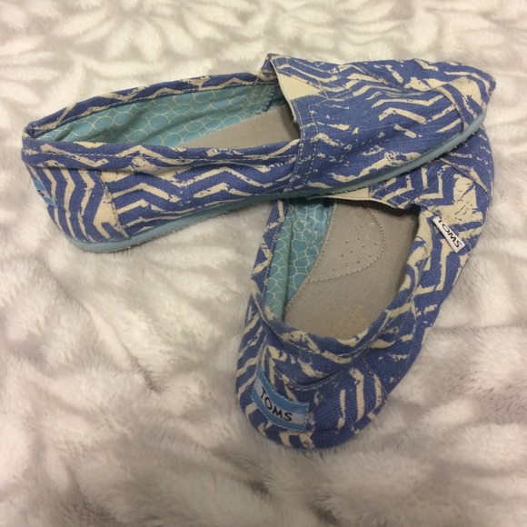 TOMS! Blue and white