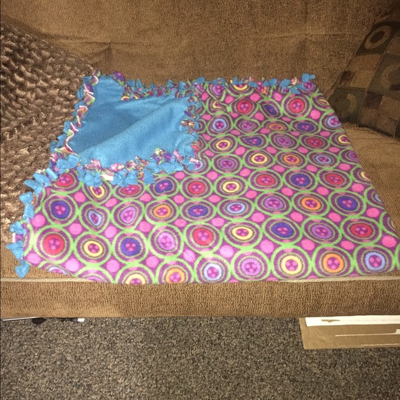 Button print fleece blanket