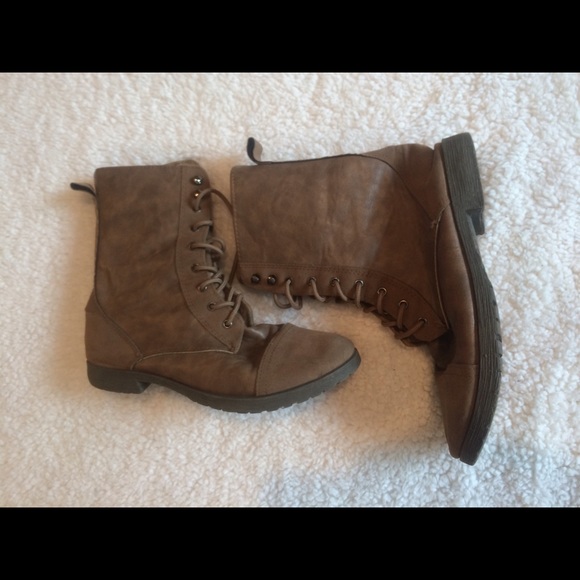Lace-up boots