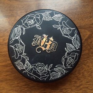 Lock-it powder foundation in light 46