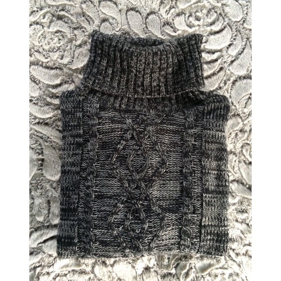 Wetseal cropped turtleneck size small