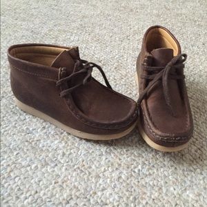 Toddlers size 10 Clark wallabes